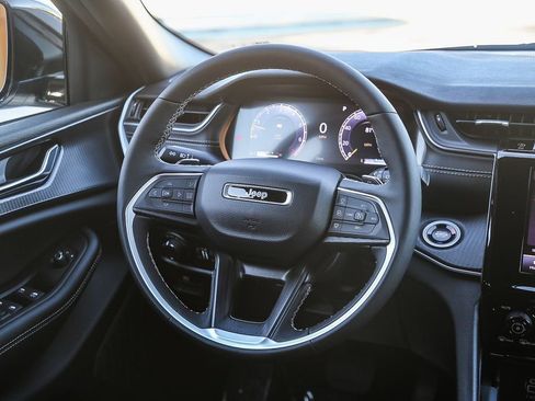 New 2025 Jeep Grand Cherokee L Altitude image 14