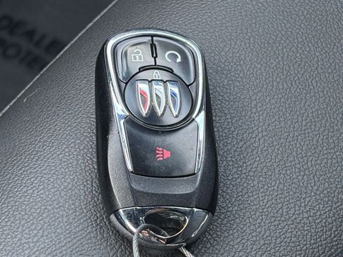 Used 2025 Buick Envista Sport Touring image 23