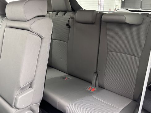 Used 2022 Toyota Highlander LE AWD/4WD image 25