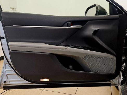 Used 2018 Toyota Camry SE image 12