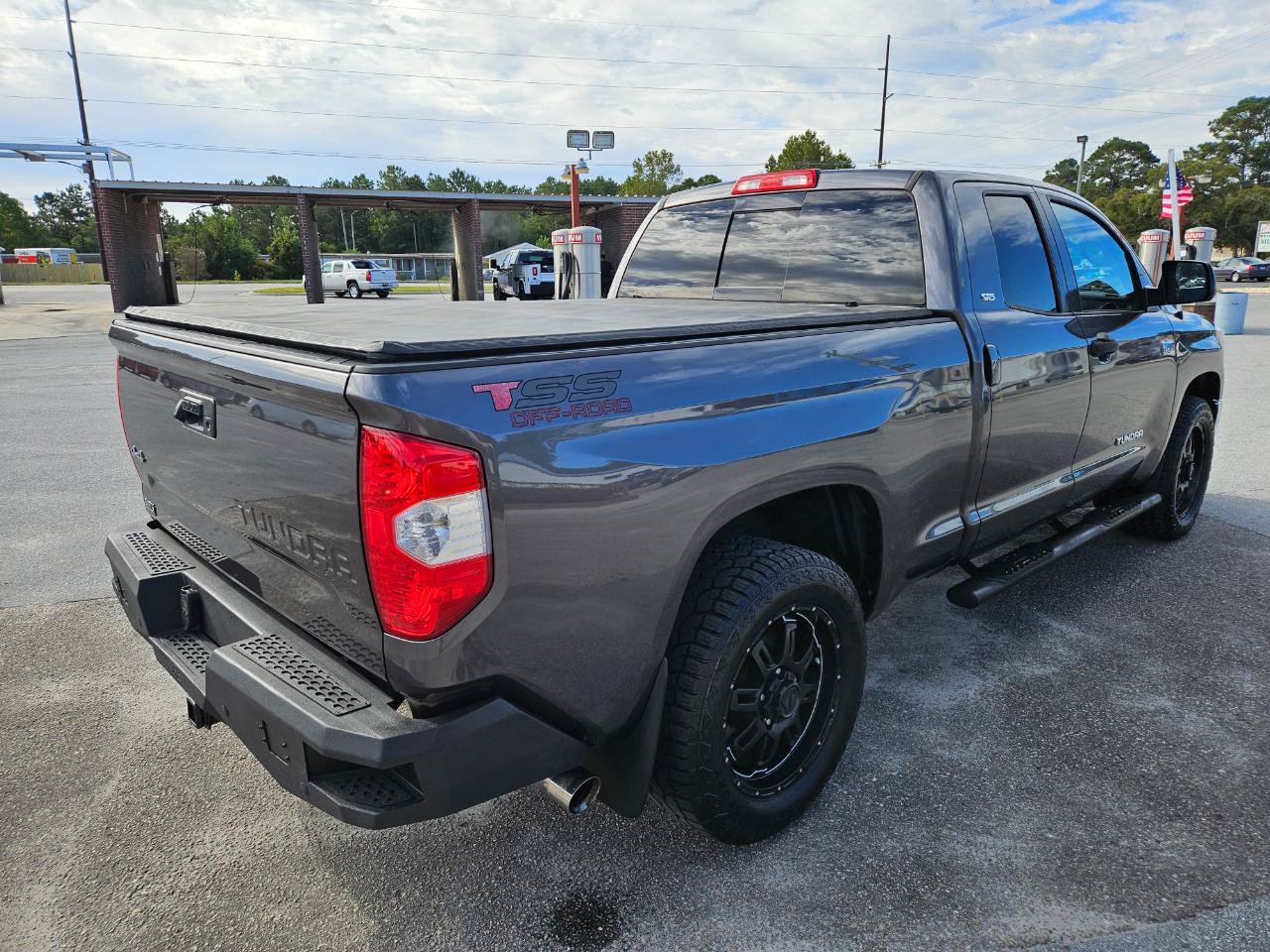 Used 2016 Toyota Tundra SR5 AWD/4WD image 6