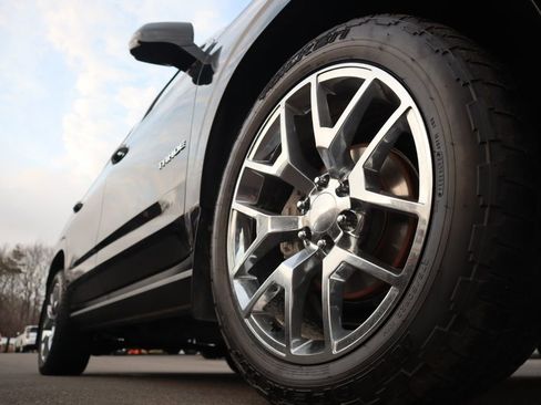 Used 2023 Chevrolet Tahoe High Country image 11