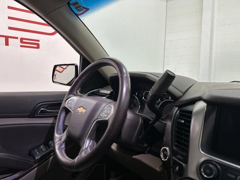 Used 2020 Chevrolet Suburban LT w/ Luxury Package RWD image 63