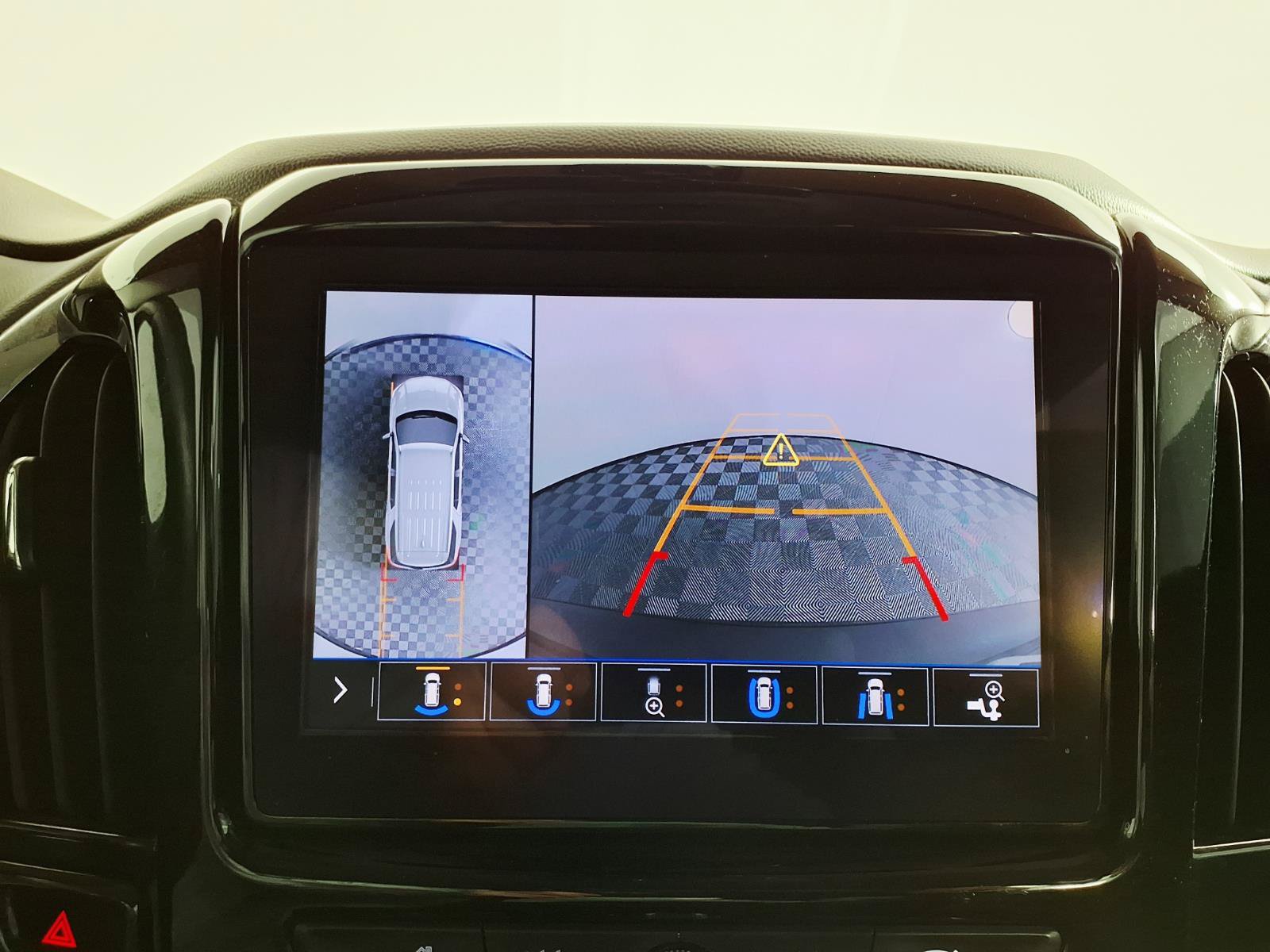 Used 2021 Chevrolet Traverse RS FWD image 19
