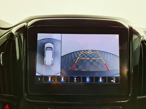 Used 2021 Chevrolet Traverse RS FWD image 19