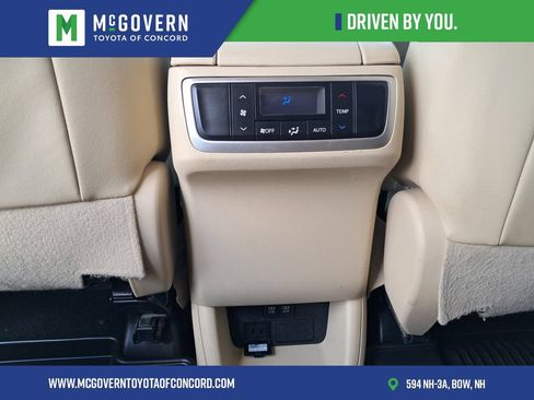 Used 2019 Toyota Highlander XLE AWD/4WD image 18