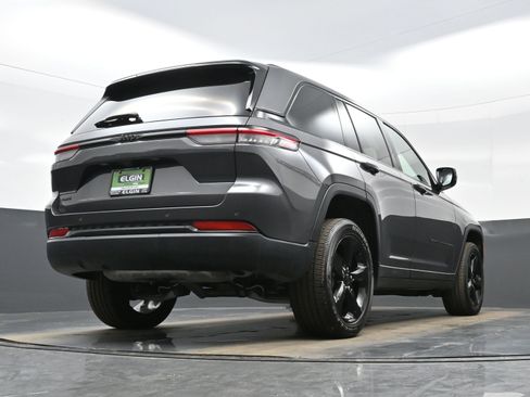 Used 2024 Jeep Grand Cherokee Altitude AWD/4WD image 29