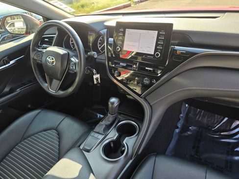 Used 2024 Toyota Camry SE image 10