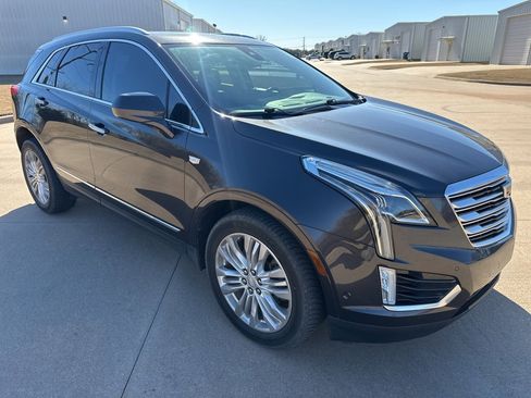 Used 2018 Cadillac XT5 Premium Luxury w/ Driver Assist Package image 4