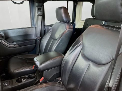 Used 2018 Jeep Wrangler Unlimited Sahara AWD/4WD image 27