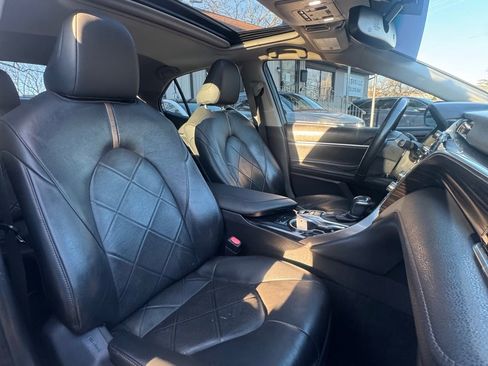 Used 2018 Toyota Camry XLE image 15