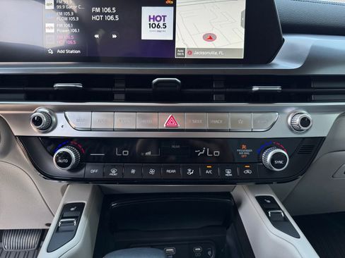 Used 2025 Kia Telluride S FWD image 22