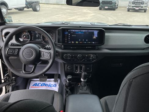 Used 2024 Jeep Wrangler Sport AWD/4WD image 4
