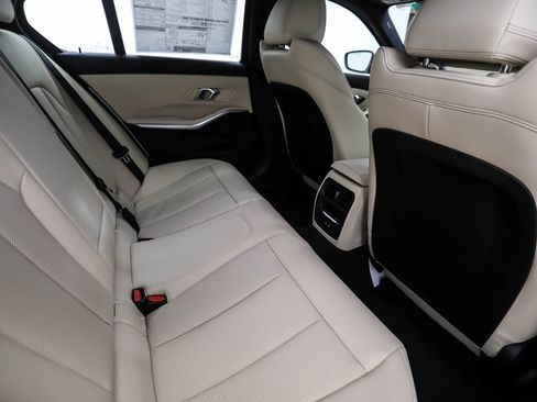 Used 2025 BMW 330i xDrive Sedan w/ Convenience Package image 27