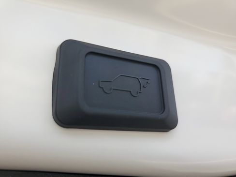 Used 2025 Toyota RAV4 XLE image 10