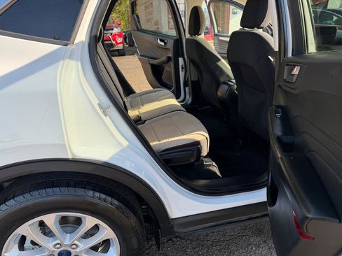 Used 2021 Ford Escape SE image 17