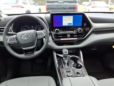 New 2026 Toyota Highlander Limited image 9