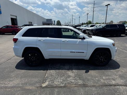 Used 2021 Jeep Grand Cherokee Laredo X AWD/4WD image 8