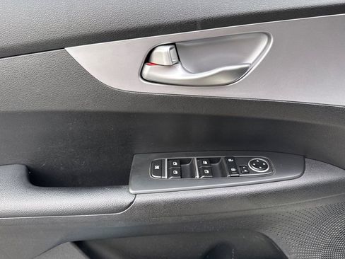 Used 2023 Kia Forte LXS image 10