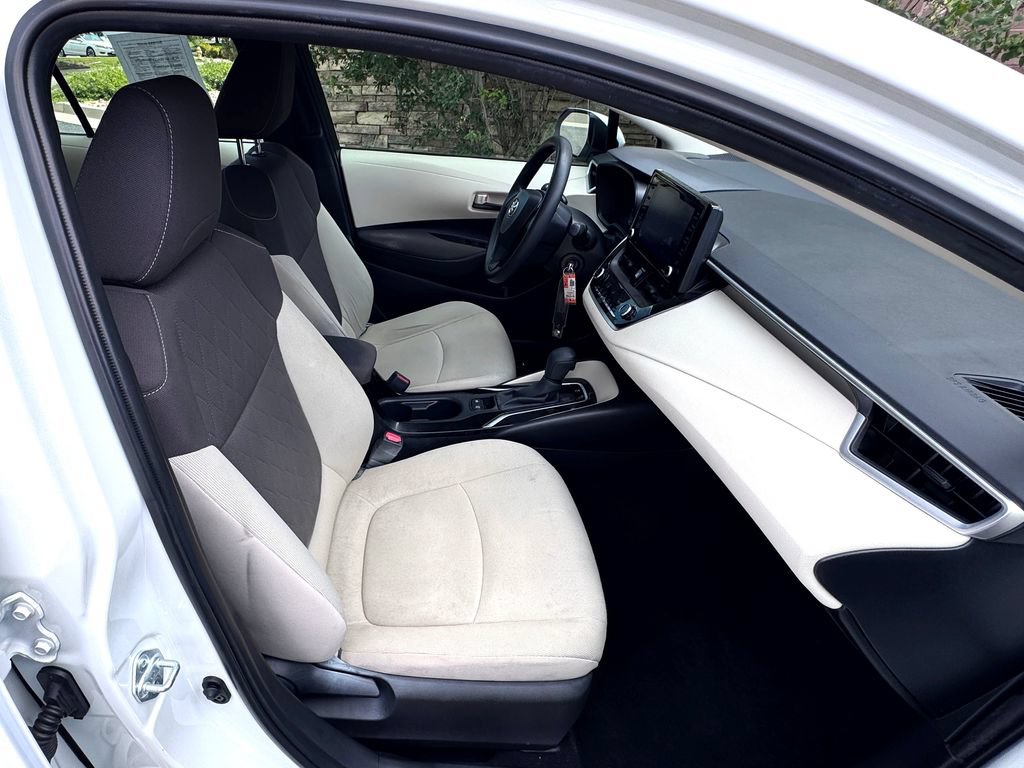 Used 2022 Toyota Corolla LE FWD image 32