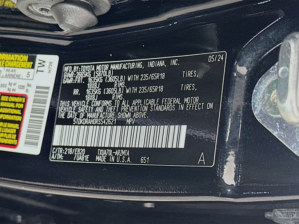 Used 2024 Toyota Highlander XLE FWD image 33
