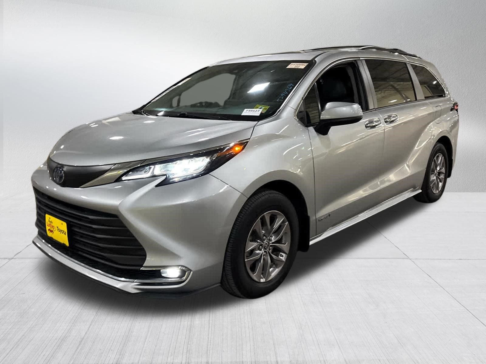 Used 2021 Toyota Sienna XLE AWD/4WD image 3