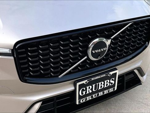 Used 2025 Volvo XC60 B5 Plus AWD/4WD image 37