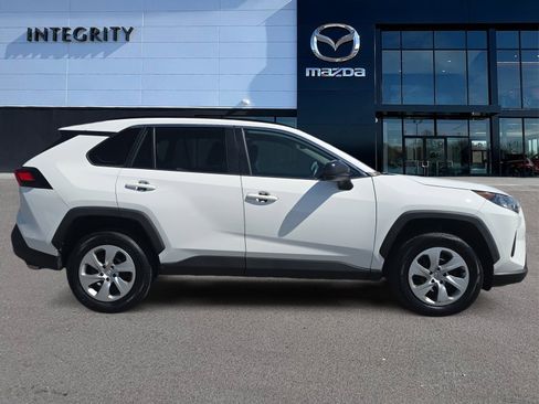 Used 2021 Toyota RAV4 LE image 3