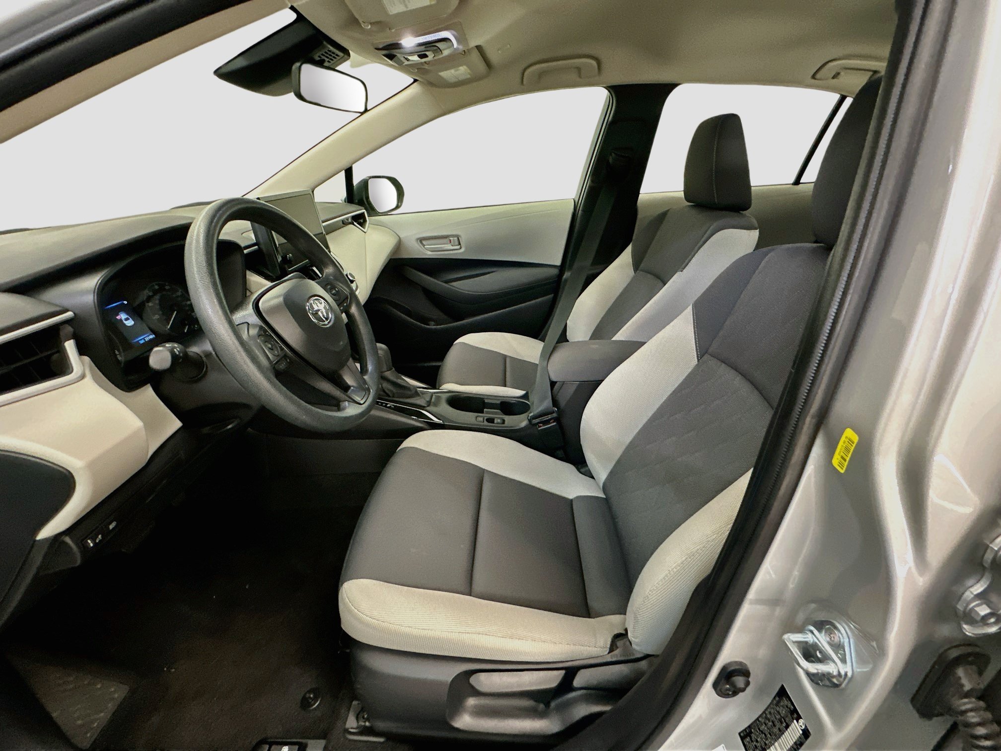 Used 2025 Toyota Corolla LE FWD image 13