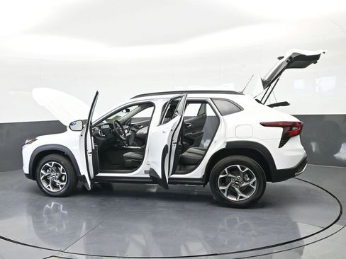 Used 2025 Chevrolet Trax LT w/ LT Convenience Package image 74