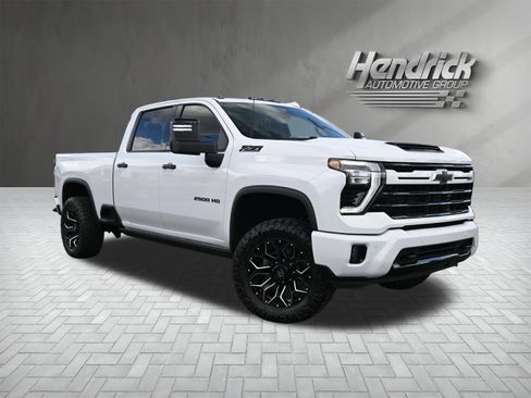 Used 2024 Chevrolet Silverado 2500 LTZ w/ LTZ Plus Package image 2