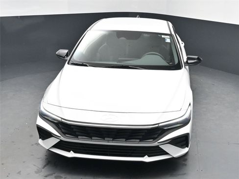 Certified 2025 Hyundai Elantra Sport image 9