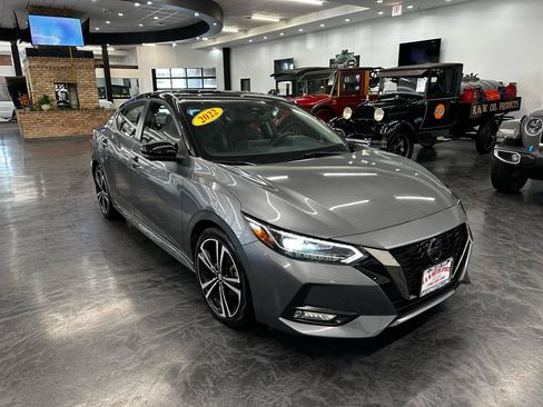 Used 2020 Nissan Sentra SR w/ Premium Package FWD image 3