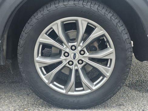 Certified 2022 Ford Explorer Limited AWD/4WD image 16