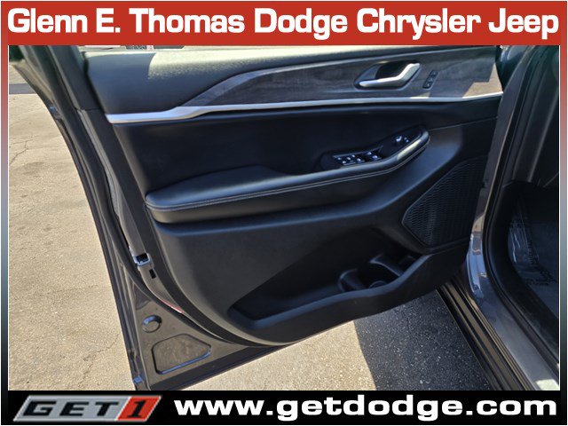 Used 2023 Jeep Grand Cherokee L Limited w/ Luxury Tech Group II AWD/4WD image 25