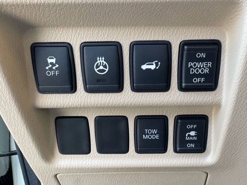 Used 2014 Nissan Pathfinder Platinum AWD/4WD image 32