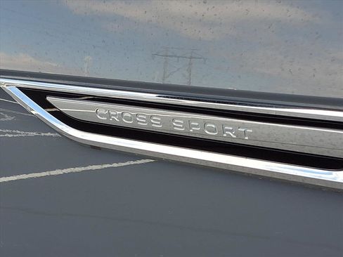 Used 2021 Volkswagen Atlas Cross Sport SE image 36