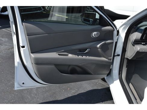 New 2026 Hyundai Elantra SE image 15