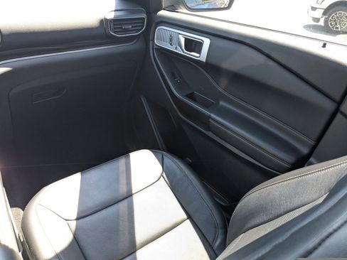 Used 2020 Ford Explorer Limited image 17