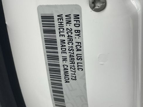 Used 2024 Chrysler Pacifica Select image 10