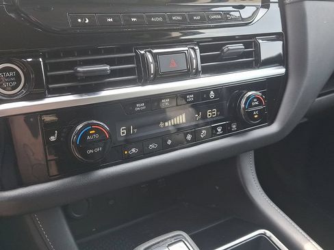 Used 2024 Nissan Pathfinder SL AWD/4WD image 15