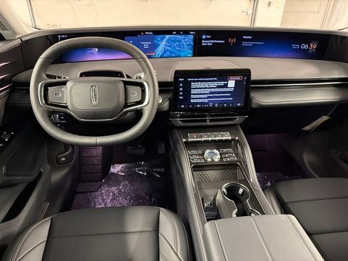 Used 2026 Lincoln Nautilus Premier AWD/4WD image 8