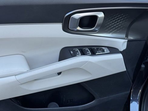 Used 2025 Kia Sorento S w/ Panoramic Sunroof Package image 25