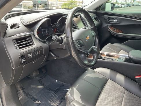 Used 2015 Chevrolet Impala LT w/ Convenience Package image 14