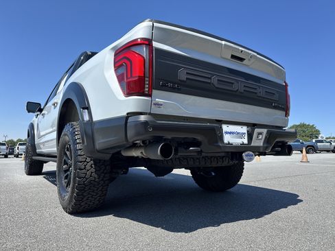 Used 2025 Ford F150 Raptor AWD/4WD image 8