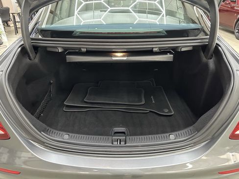 Used 2018 Mercedes-Benz E 300 4MATIC image 8