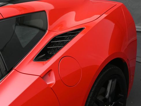 Used 2019 Chevrolet Corvette Stingray Coupe w/ Carbon Flash Badge Package image 27