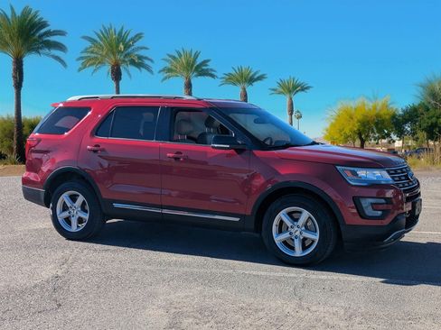 Used 2016 Ford Explorer XLT w/ Equipment Group 202A image 5