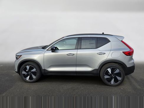 New 2025 Volvo EX40 Core w/ Climate Package image 6