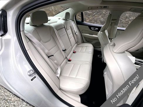 Used 2022 Volvo S60 B5 Momentum w/ Climate Package FWD image 25